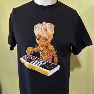 Groot NES Controller Graphic Men's Black T Shirt Medium Gildan